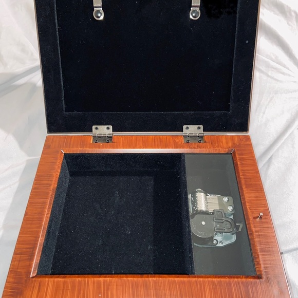 Music box - Picture 3 of 4